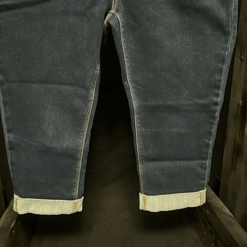 Vanity- curvy cuffed Capri jeans - Picture 3 of 11